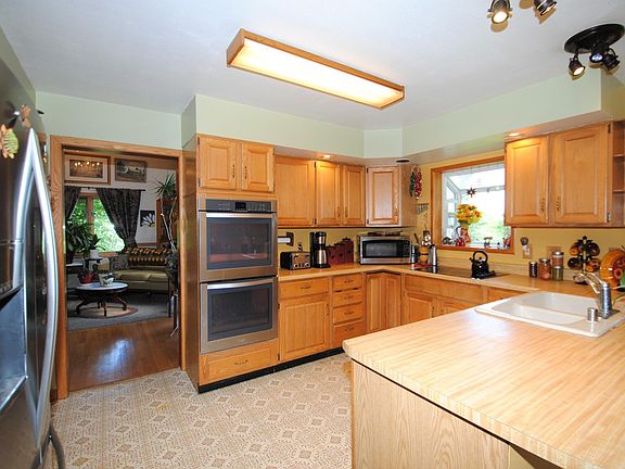 4th image of 1015 Smallwood Trl