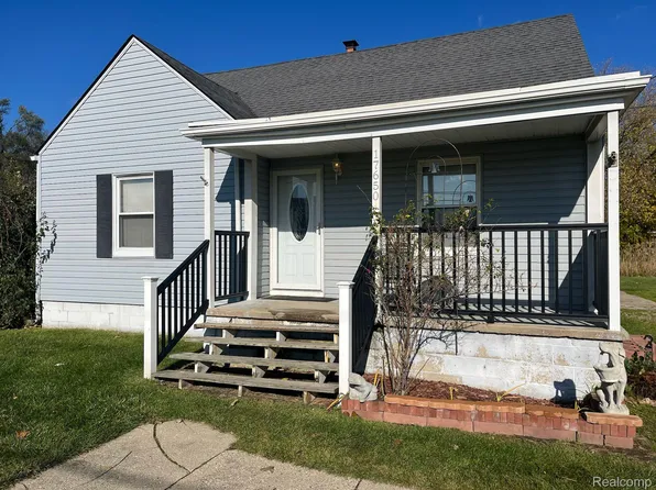 17650 Silver Maple St, Southfield, MI 48075