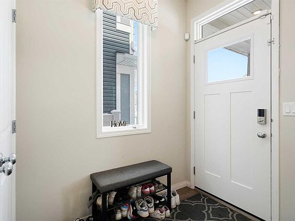 3rd image of 171 E Chelsea Rd