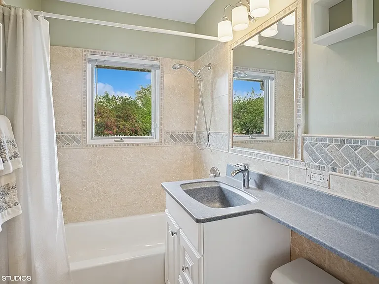 43 N Mount Prospect Rd — Photo 12