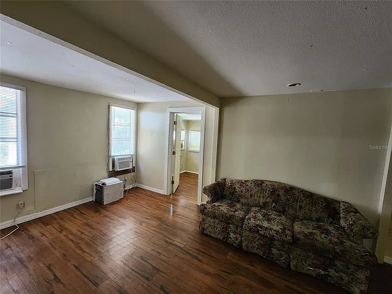 1623 SE 3rd Ave — Photo 40