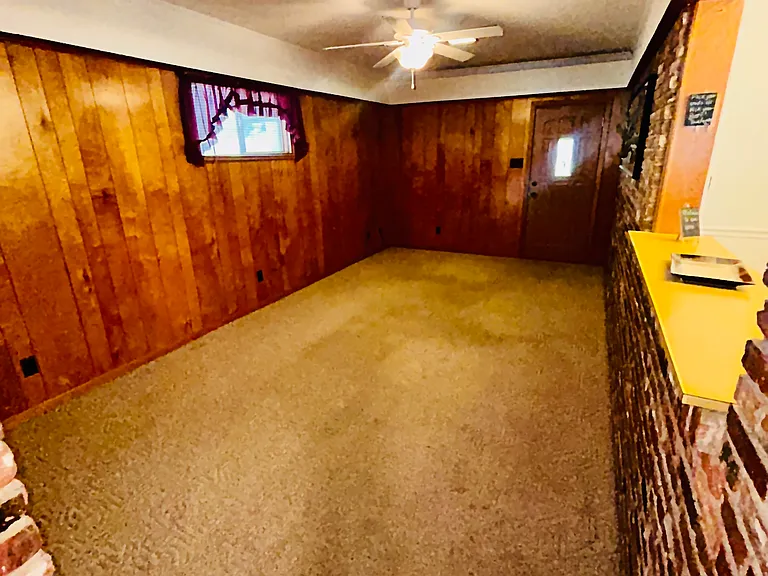 105 Margaret Dr — Photo 3