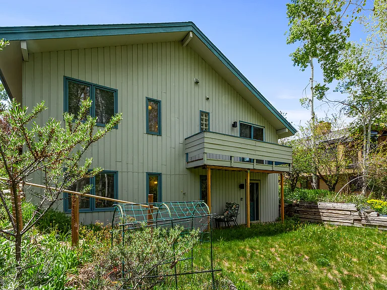144 Fairway Dr — Photo 4