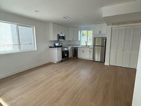 4th image of 2024 7th Ave #2028-1/4