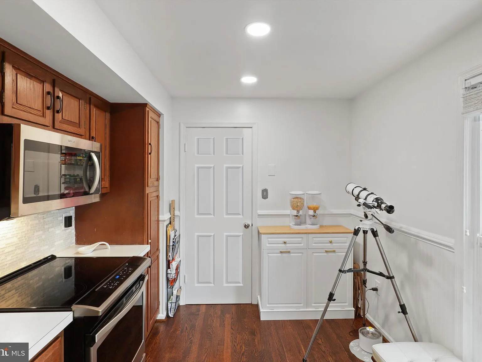 3 bed, 2.5 bath, 1408 sqft, $2,950 — Photo 3