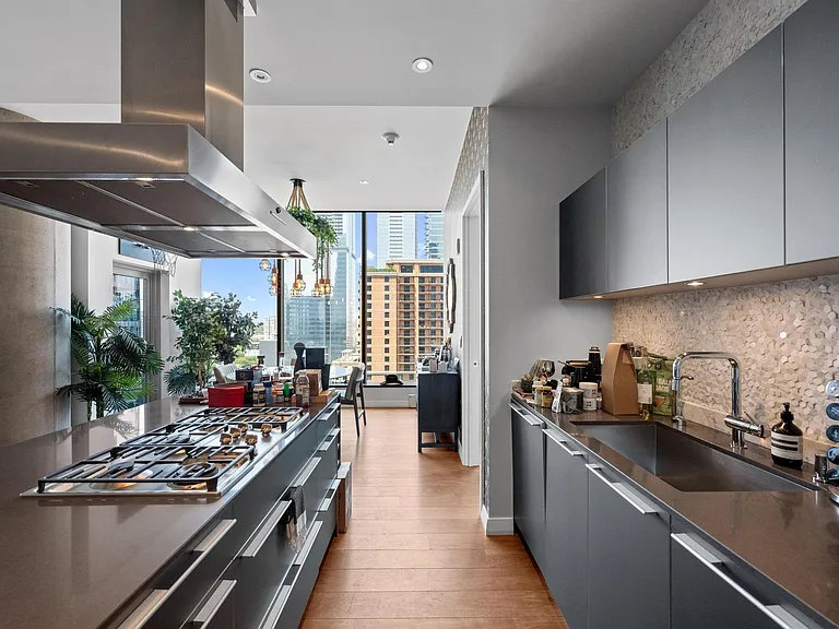 210 Lavaca St #1911 — Photo 1