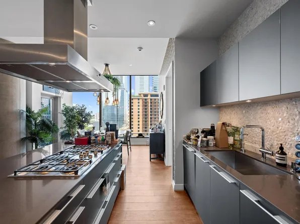 210 Lavaca St APT 1911, Austin, TX 78701