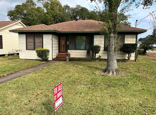 2300 Owens Ave, Groves, TX 77619