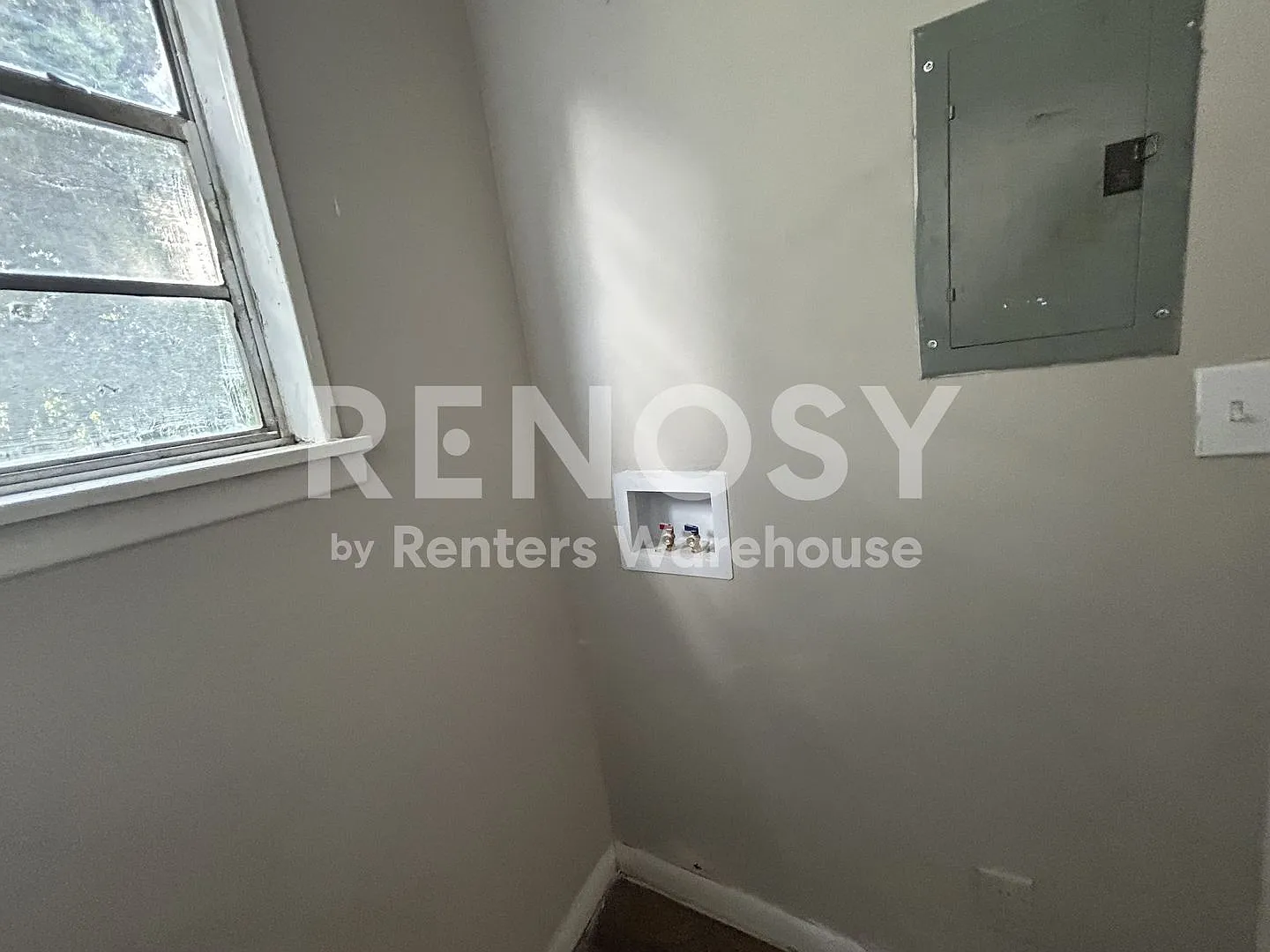 Newly renovated 3 bedroom, 1 bathroom minutes from Miles College and is an easy 15-to-20-minute d... — Photo 4