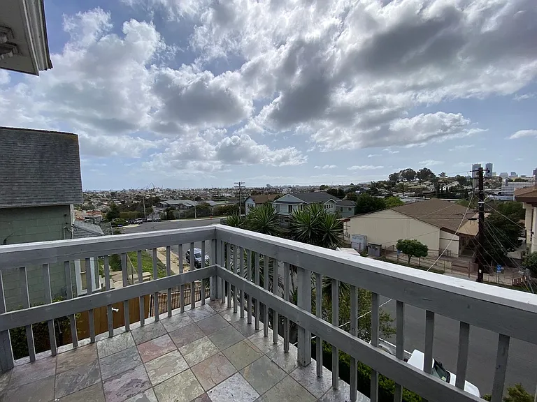 525 Dodson St — Photo 1