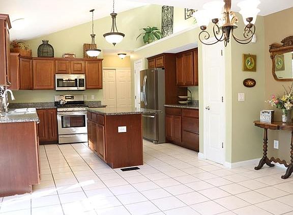 3rd image of 15642 Coventry Farm Dr