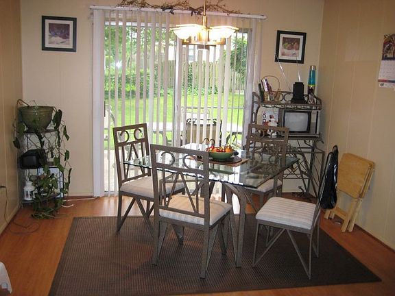 Kitchen (Eat-In Area)