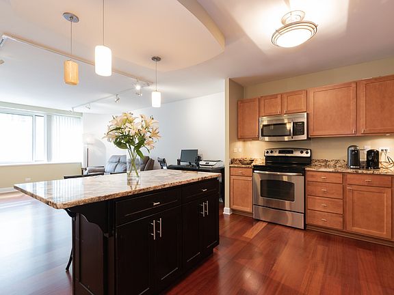 3rd image of 211 E Ohio St APT 1021
