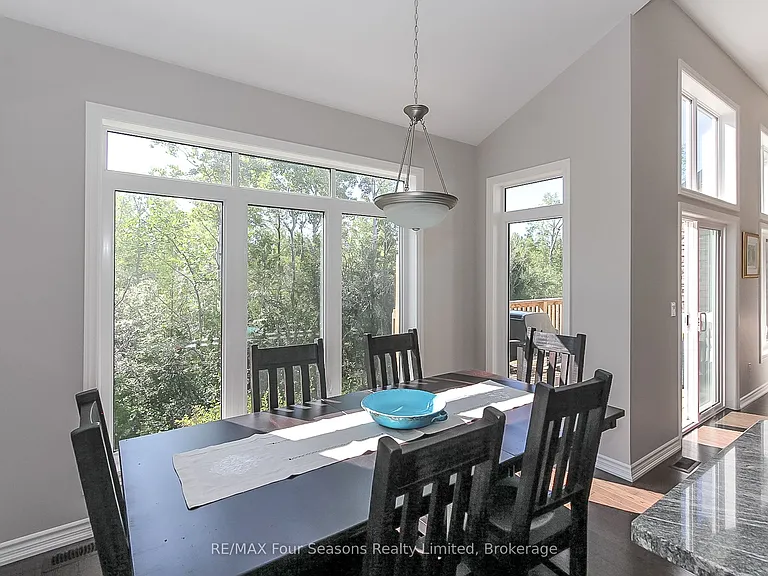 12 Robbie Way — Photo 33