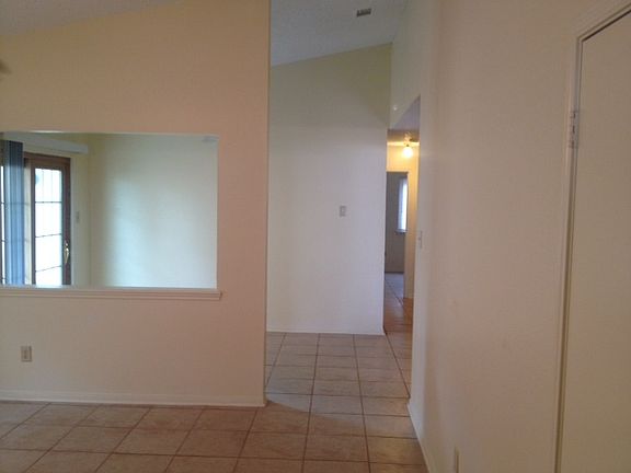 5th image of 2408 Skyline Dr