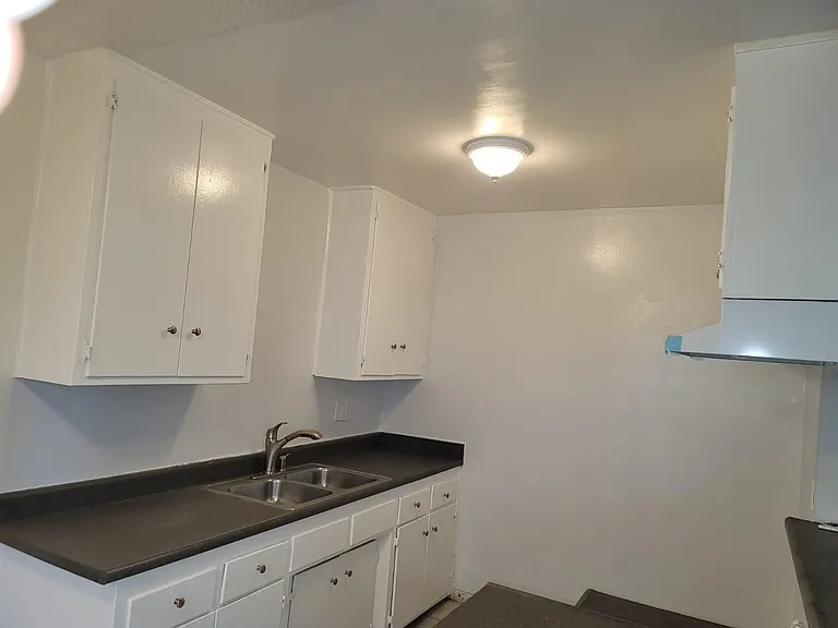 1765 Cedar Ave #2R — Photo 3