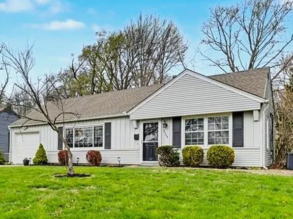 2404 W 76th St, Prairie Village, KS 66208