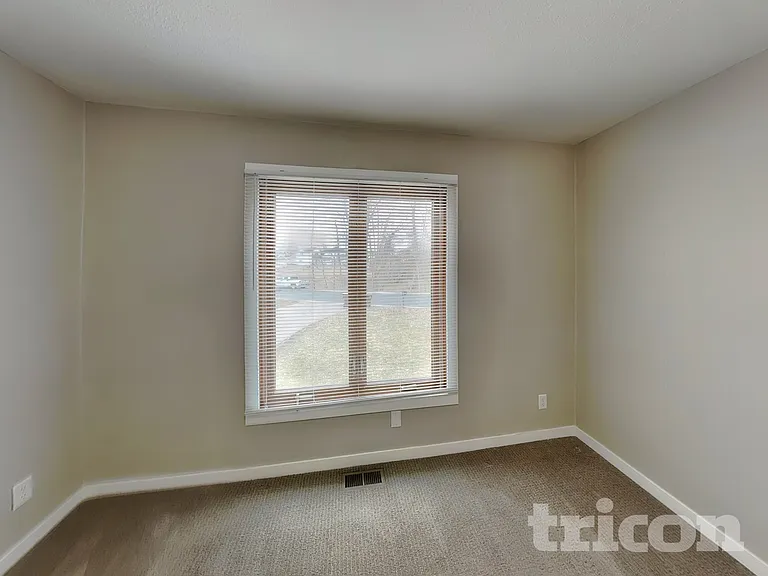 14150 Rolling Oaks Cir NE — Photo 7