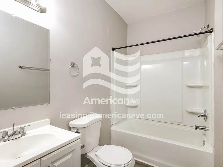 556944_012_main_bathroom_14119263.jpg