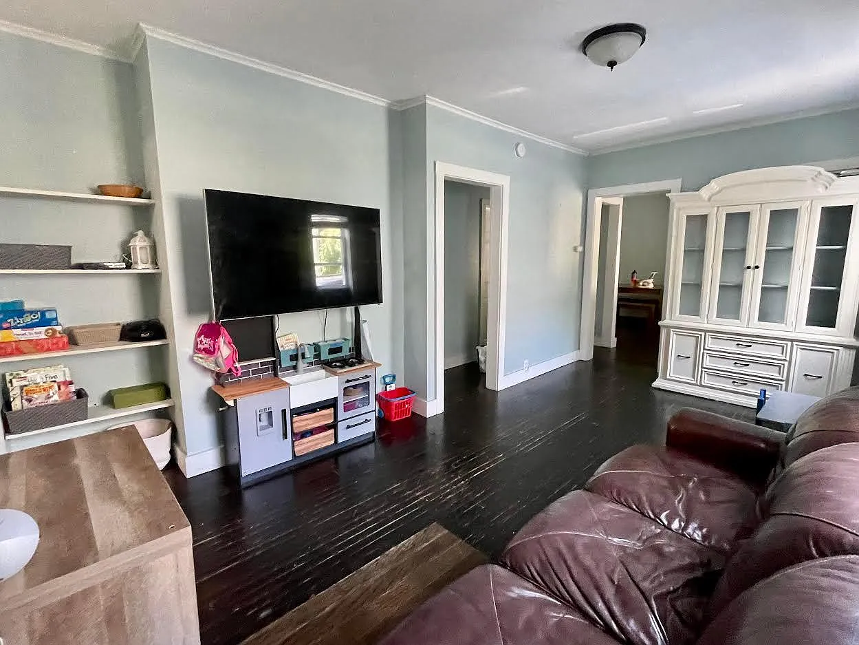 38 W High St — Photo 4
