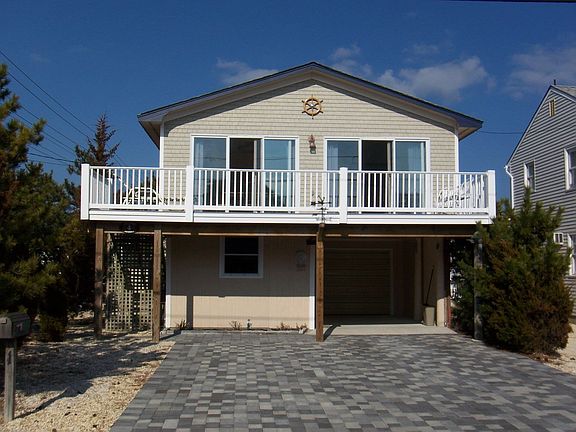 2nd image of 1 E Bayberry Dr