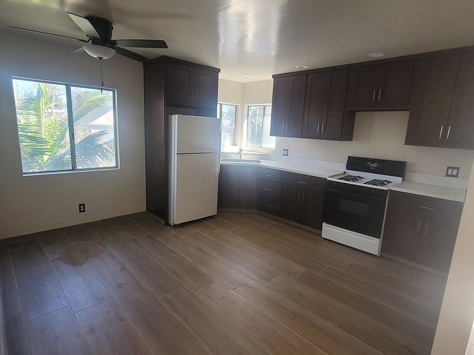 Kitchen-Stove and Fridge