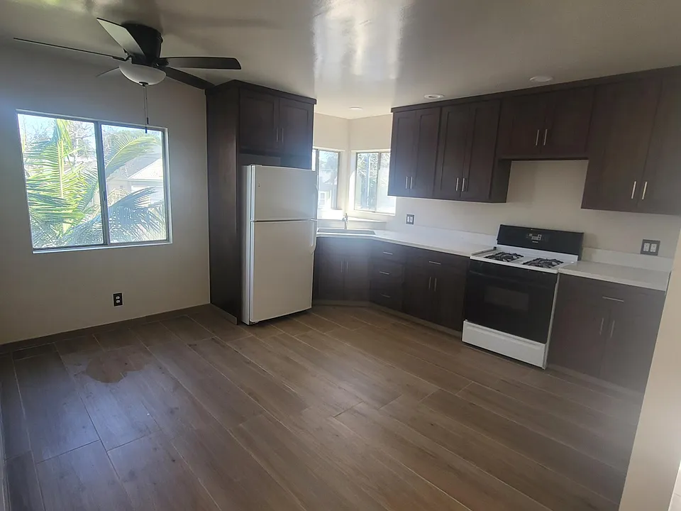 Kitchen-Stove and Fridge