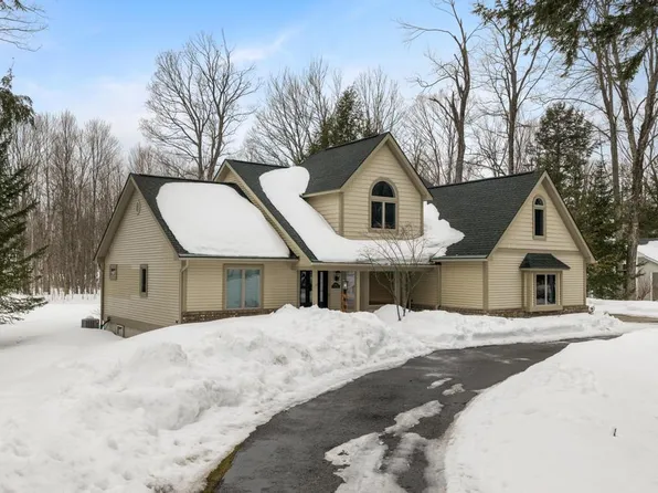 6598 Forest Way, Harbor Springs, MI 49740
