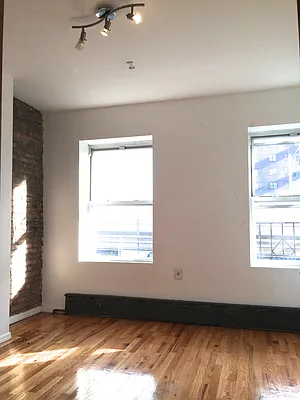 Rented by Bedford Realty USA Corp | media 16