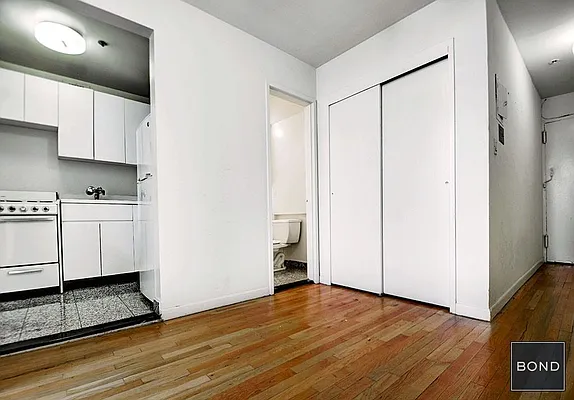 Rented by Bond New York | media 19