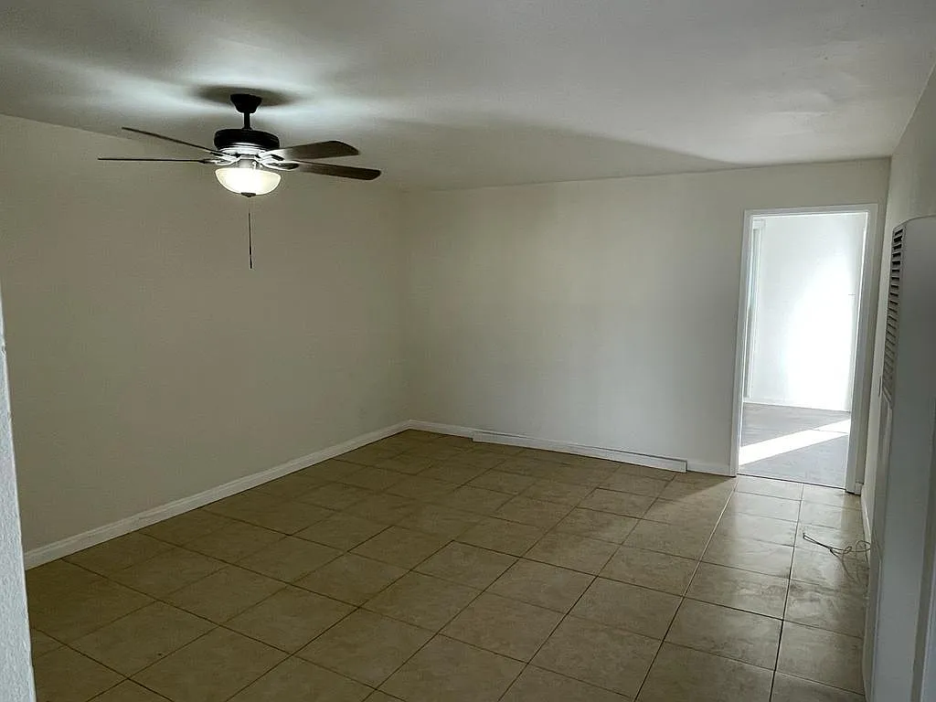 3 bed, 1100 sqft, $2,800 — Photo 4
