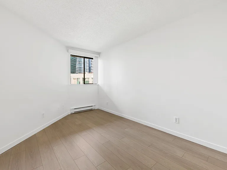 1045 Haro St — Photo 37