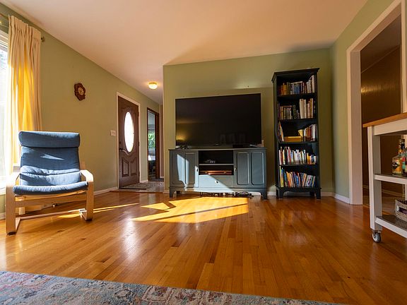 4th image of 4790 N Benton Dr