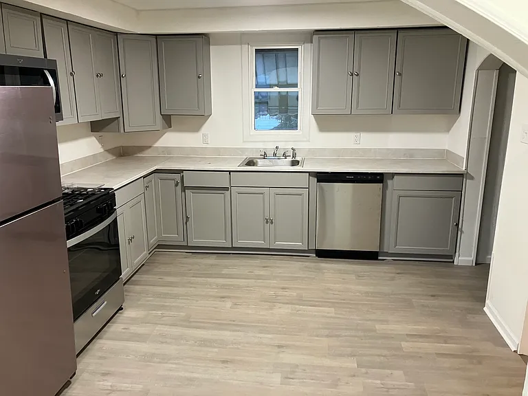706 Kaye Ave — Photo 3