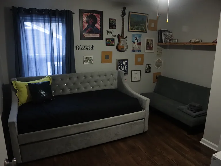 Middle room
