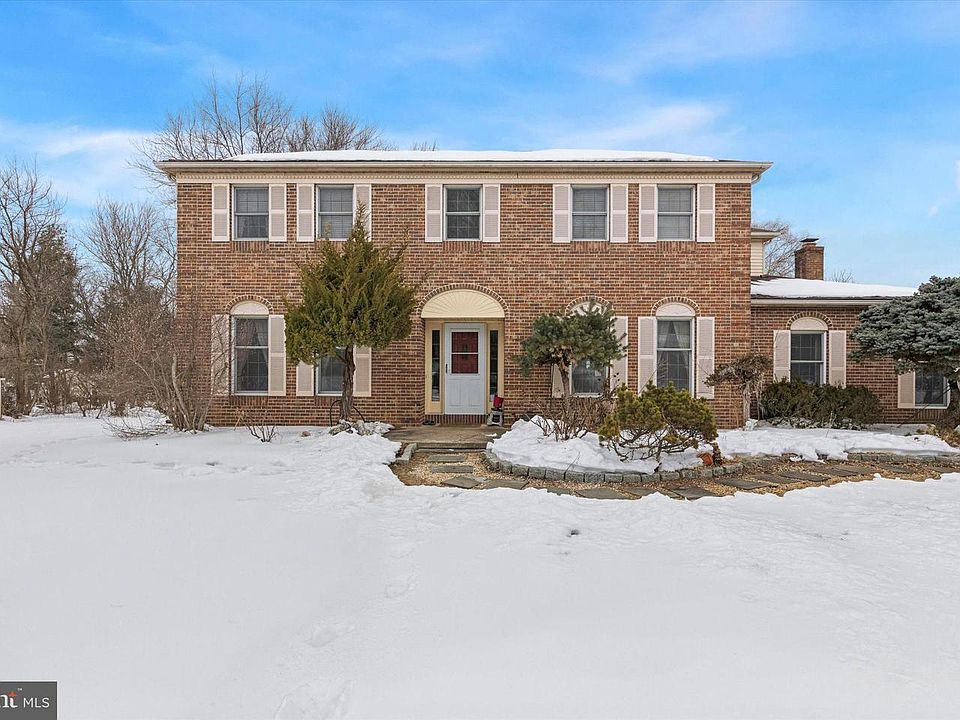 1st image of 2010 Canterbury Ln