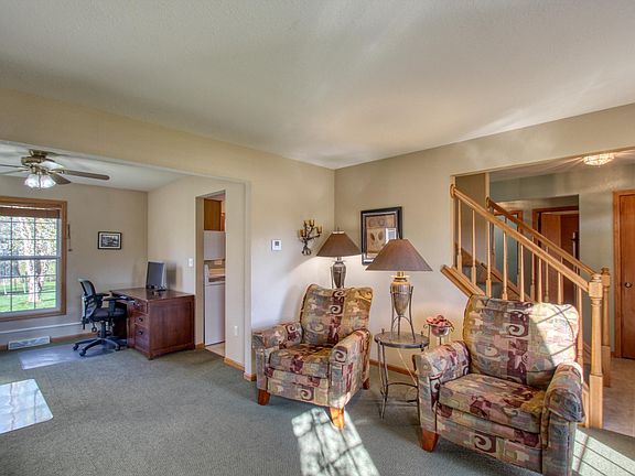 5th image of W203N16386 White Oak Cir