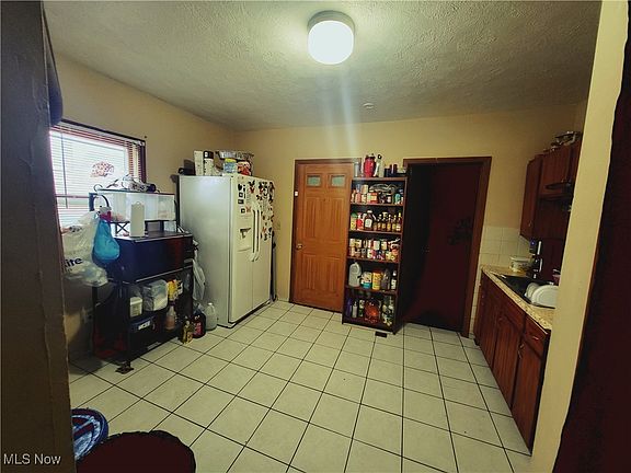 4th image of 2337 Lexington Ave