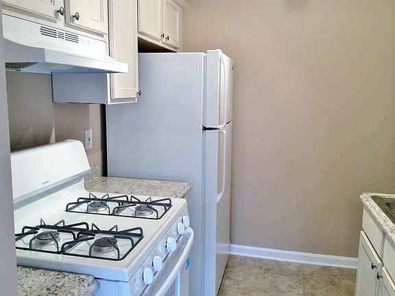 pine tree kitchen_04012014