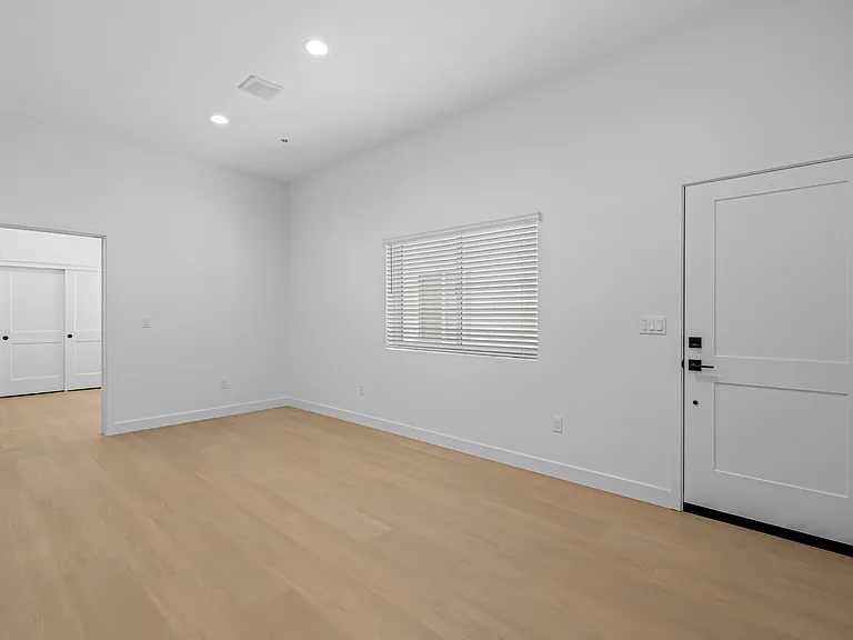 131 Diana St #13 — Photo 2