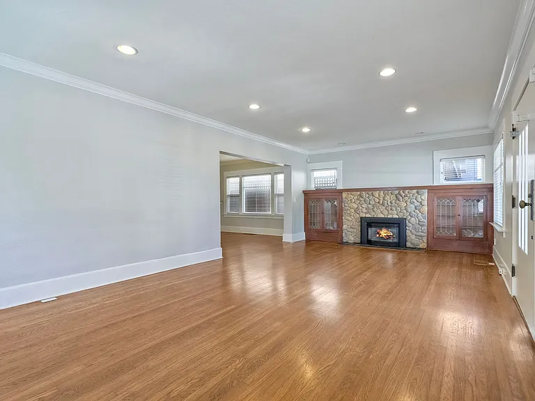4052 Albatross St — Photo 4