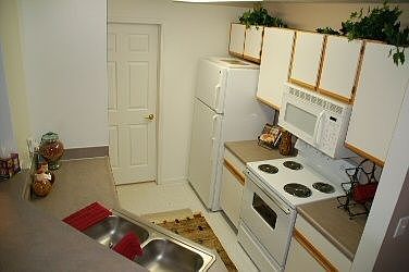 Walk around kitchen