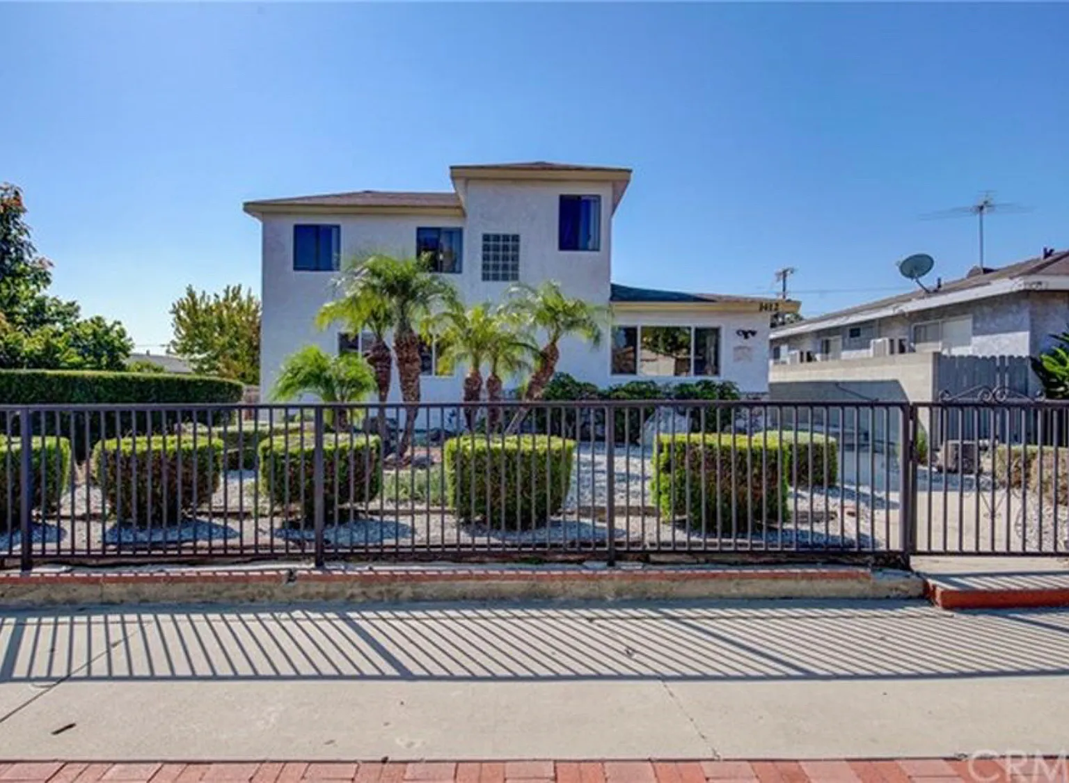 8 bed, 2750 sqft, $900 — Photo 1