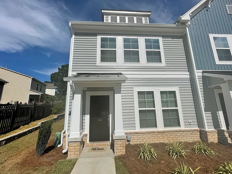184 Northwood St — Photo 2
