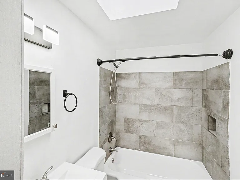 828 Saint Dunstans Rd — Photo 14