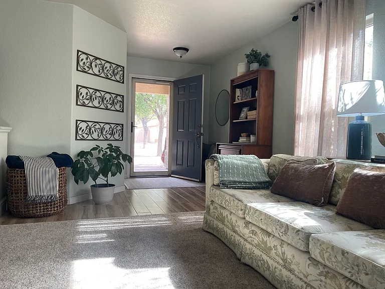 454 W Midland Ln — Photo 16