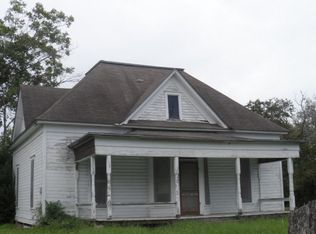 802 Edgar St, Yoakum, TX 77995