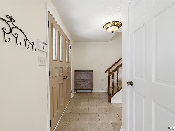 5th image of 42 Hawthorne Ct