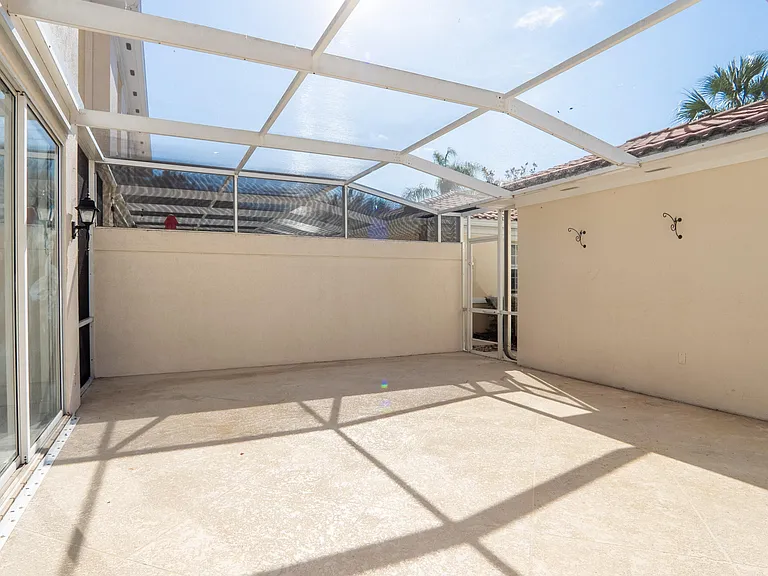 186 Soriano Dr — Photo 26