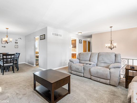 3rd image of 706 Fitzhenry Ct